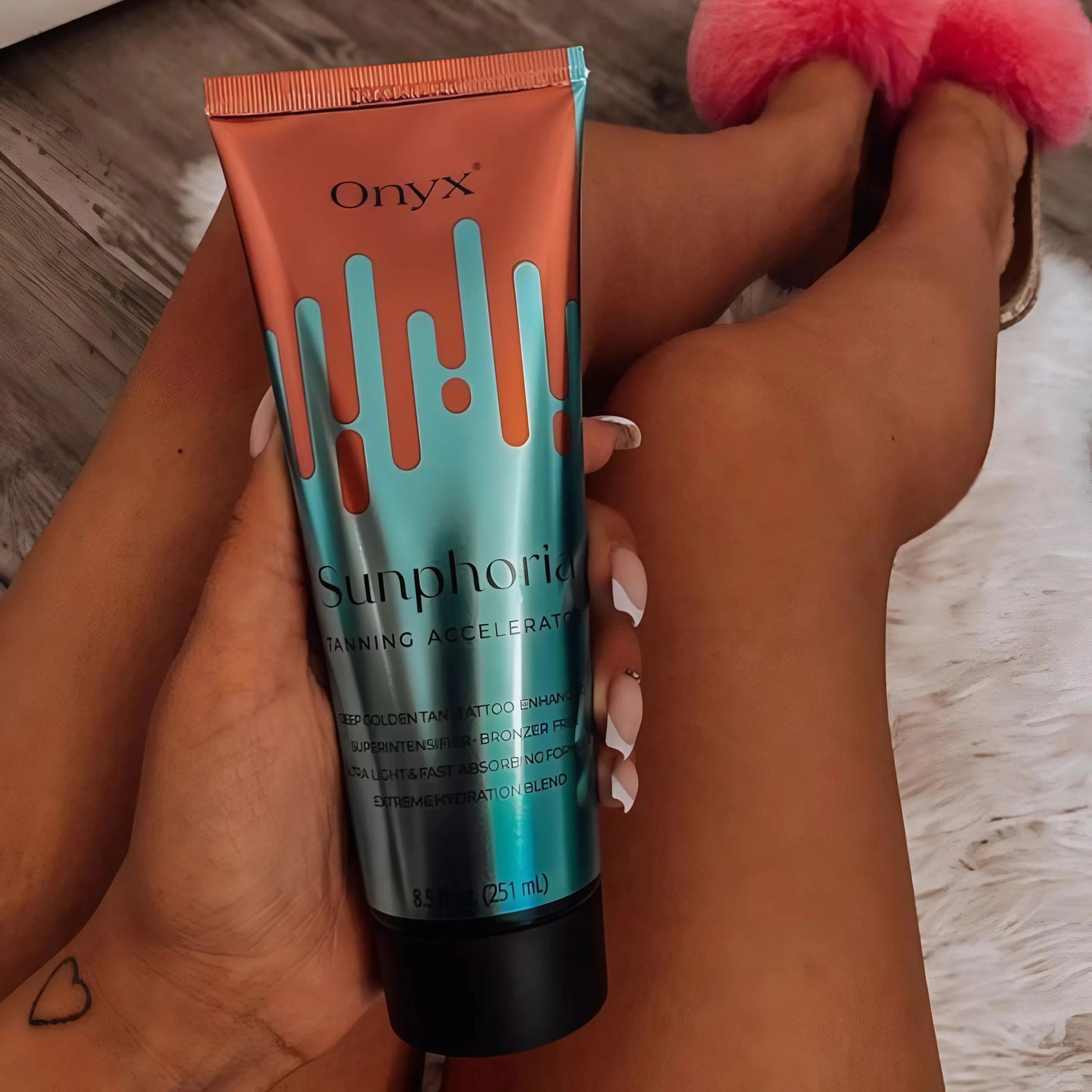 Close-up of Onyx Sunphoria Tanning Accelerator for deep hydration.
