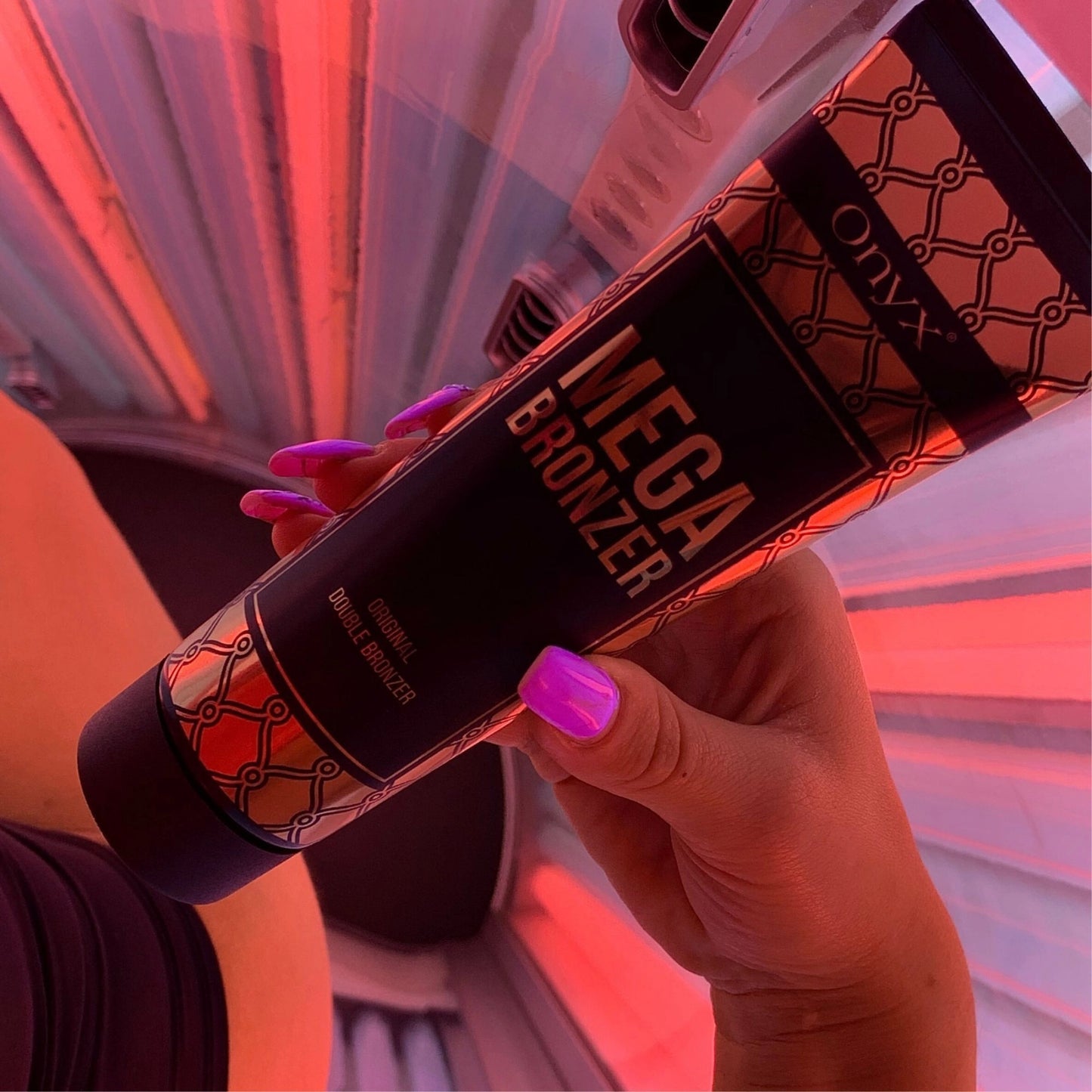 Close-up of Onyx Mega Bronzer Tanning Lotion in a sunbed – Hot tanning lotion for maximum skin darkening results.