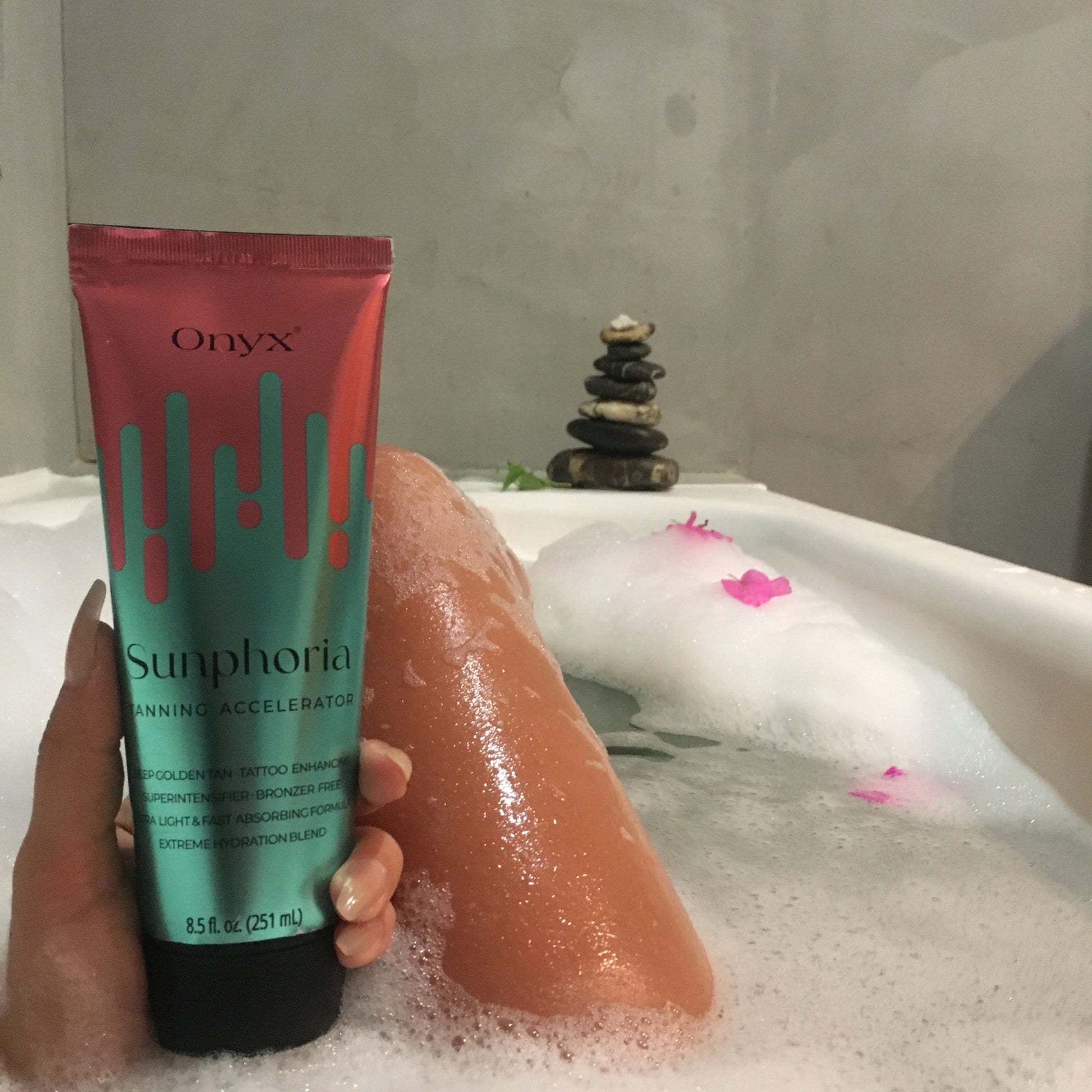 Relaxing bath with Onyx Sunphoria Tanning Accelerator for a smooth tanning experience.